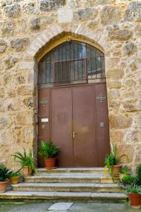 הקשר בין רב לקהילה – איך בונים אמון שמחזיק עשרות שנים