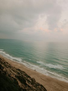איך מתחמי הבילוי סביב הכנרת חוזרים למרכז תשומת הלב – מקרה חוף גיא